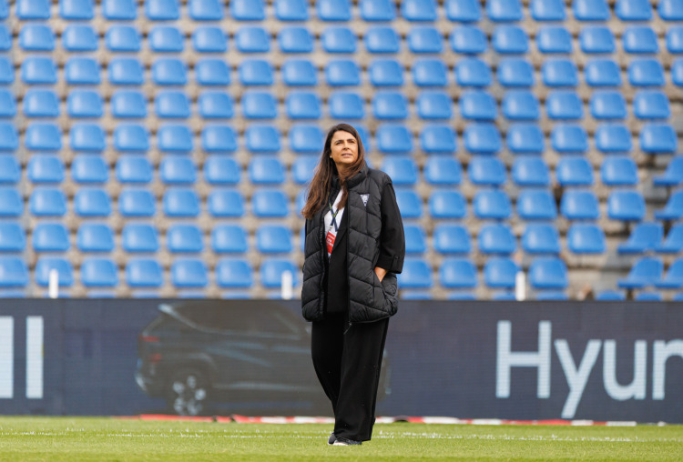 Estoril Praia e Helena Costa seguem caminhos separados